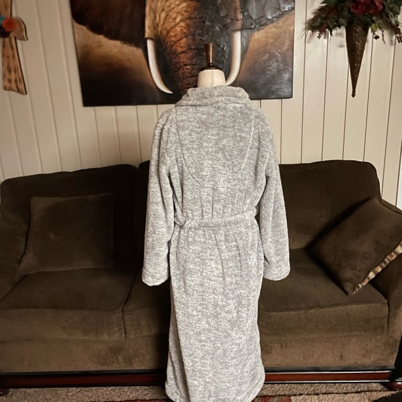 Ambrielle Grey Size Small Plush Bath Robe - Picture 9 of 14